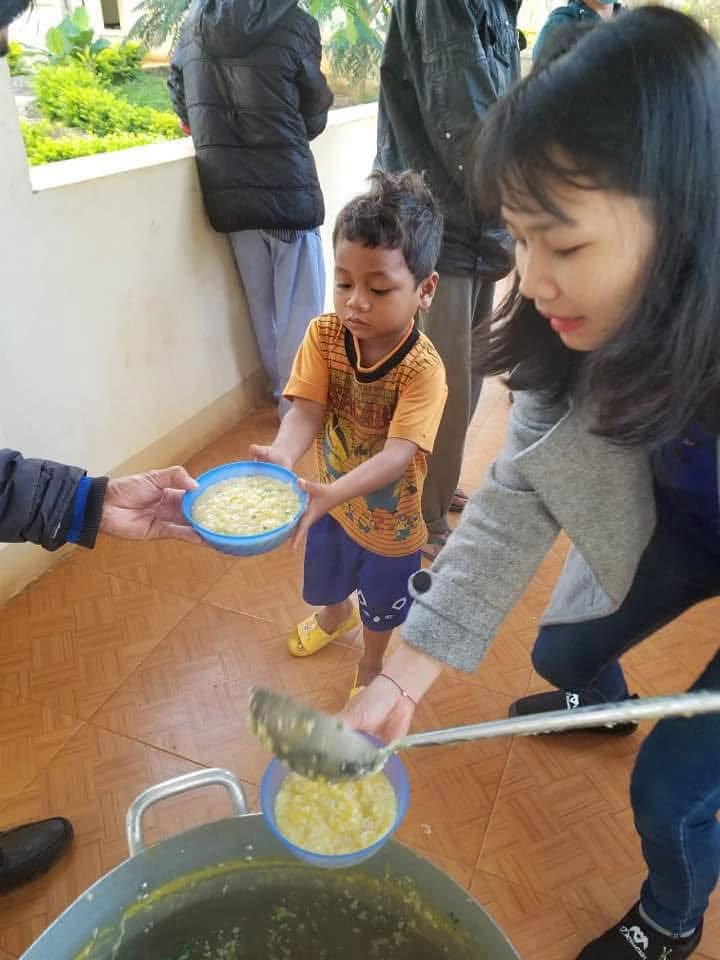 Nồi cháo yêu thương